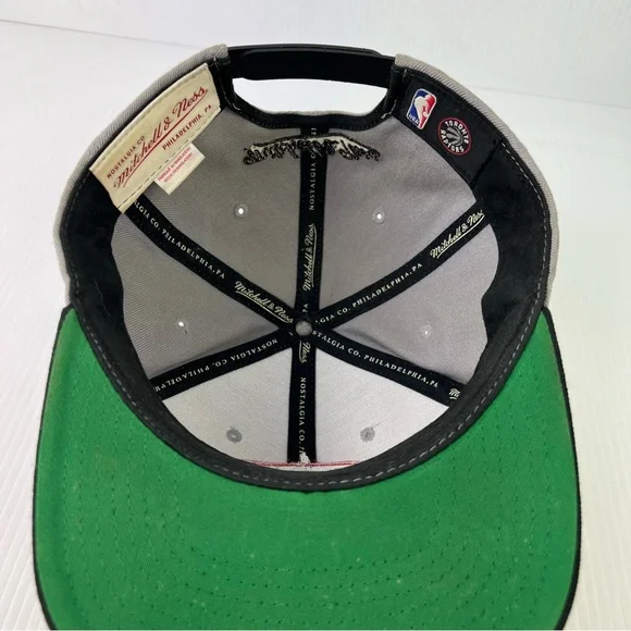 Mitchell & Ness Toronto Raptors NBA Licensed Snapback Grey/Black - Picture 6 of 8